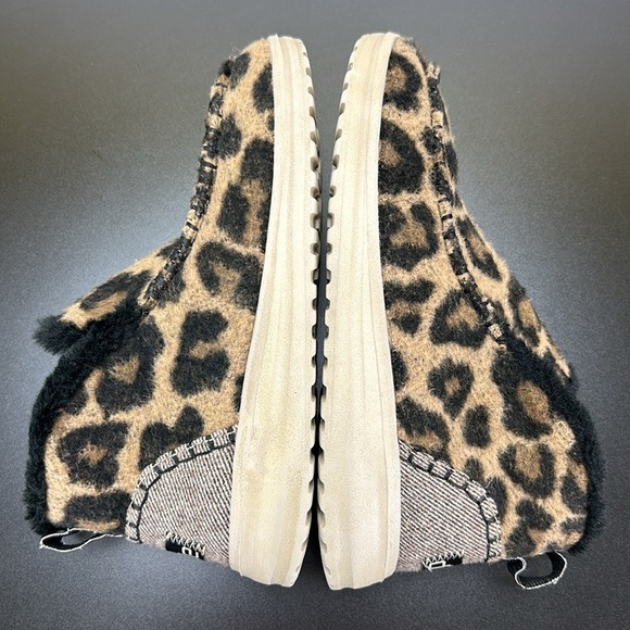 Hey Dude Denny Beige Leopard Animal Print Fur Ankle Bootie 6 Lightweight Comfy - Picture 7 of 11